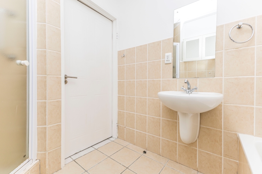 2 Bedroom Property for Sale in Whispering Pines Western Cape